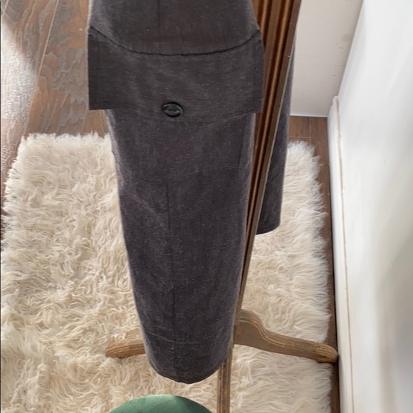 Mid length grey slim fitting ladies skirt. - Picture 4 of 4